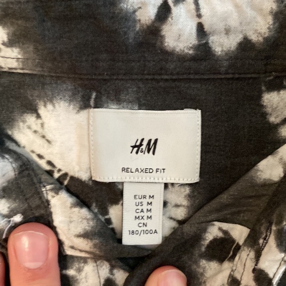 H&M button Up - Picture 3 of 3